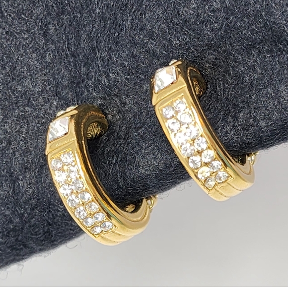 Givenchy Vintage Clip on Earrings - Picture 12 of 15